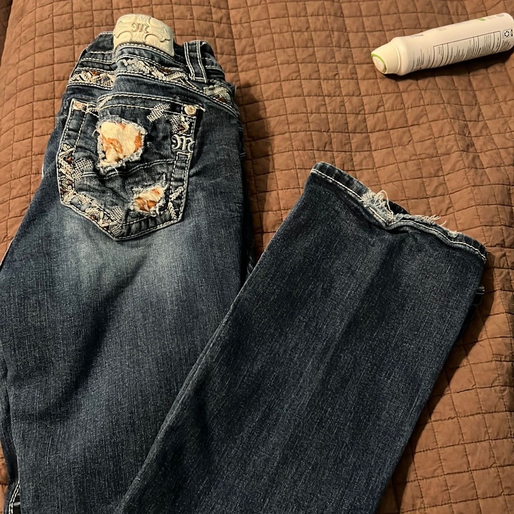 Miss Me jeans cow print 32 boot.the cow print on the pocket is falling off.